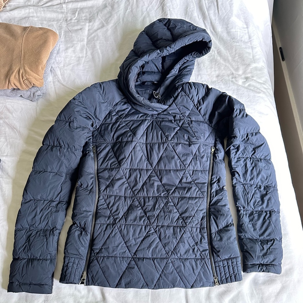 Lululemon puffer running jacket size 4 in navy